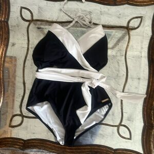 VINCE CAMUTO ONE PIECE SWIMSUIT